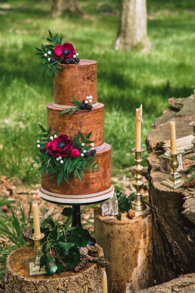 Luxury wedding cakes by Hayley Elizabeth cake design, Hampshire and Dorset. Elegant wedding cake, shimmer wedding cake, sequin wedding cake, fondant icing, fresh flowers, elegant wedding cake, wedding cake inspiration